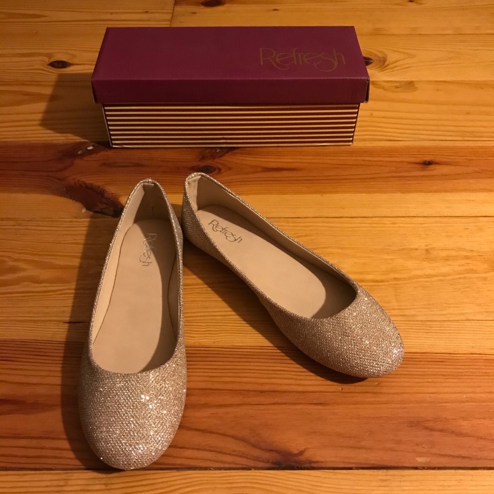 Refresh Gold Metallic Flats, NWB, 7.5